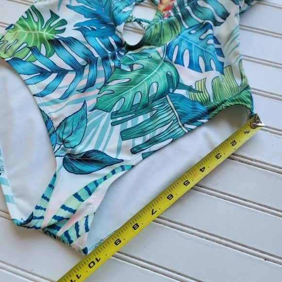 $114 Vince Camuto One Piece Swimsuit 12 Tropical Plunging Neck Criss Cross Open - Picture 3 of 13